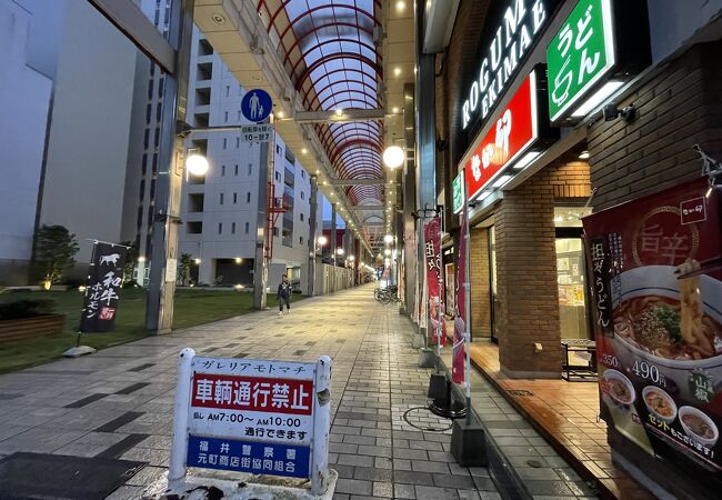 福井駅前のアーケード商店街