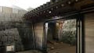 現在は県庁があります