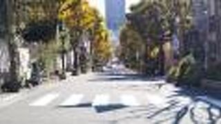 駅まで続く、なだらかな坂☆