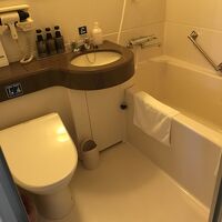 温泉利用でバスタブは使いませんが、割と広めでした