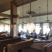 バイキング形式の食堂・サロマ湖が見えます