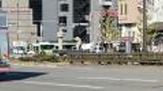 京の五条の橋の上