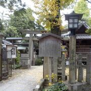 京都御苑内に鎮座されている4神社の一社、京都市内では強力な金運のパワースポット