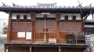 京都駅近くの裏通りにある古刹