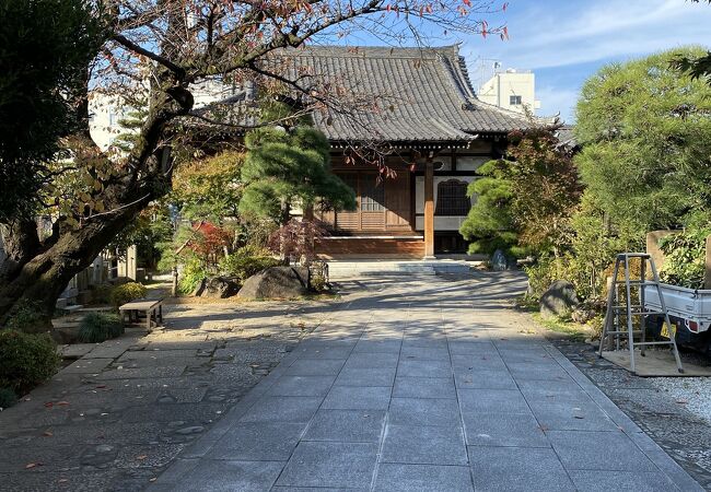 初代松本幸四郎のお墓があります