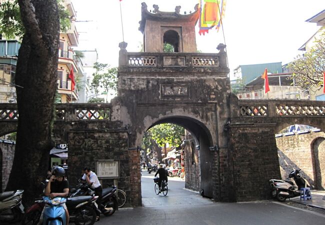 タンロン城塞の門