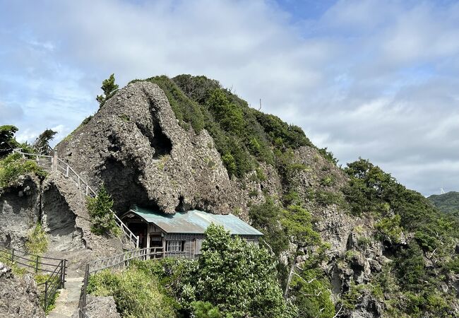 岬の先端にある２つの神社