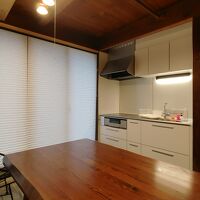 共同キッチン。箸、食器が備えられてます