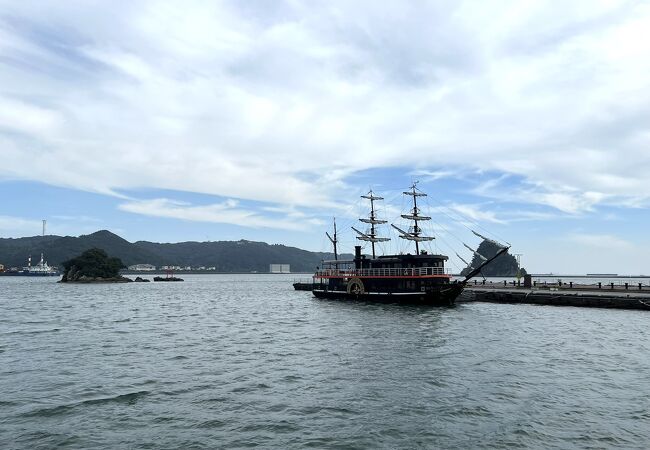 公園の一角に停泊する黒船
