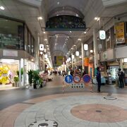 川端商店街を進んだ先の商店街が上川端商店街です。