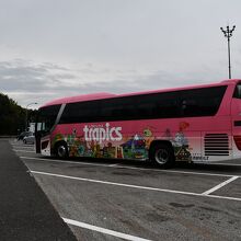 大津で休憩中の観光バス