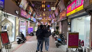 マッサージ店だらけ