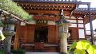 狭いながらも美しい境内でした