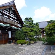 禅寺の代表的な建築様式を用いた本堂