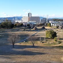 博物館内からの、遺跡公園の眺望