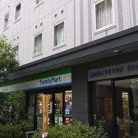 コンビニも隣にあります