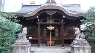 8世紀に起源をもつ洛中最古の神社