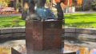 奉仕の道を説くフクロウ