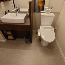 トイレ洗面はバスルームと完全分離。広くて使いやすいです。