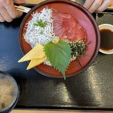 紅白丼：980円