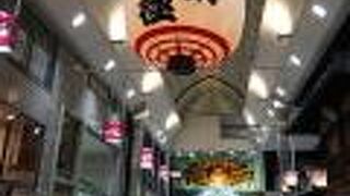 新京極商店街に比べて開放感があります