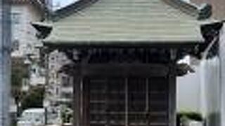 江戸時代の豪商の家の脇にある地蔵堂