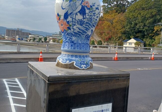 幸橋を渡り伊万里神社にお参りすると幸せになるそうです。