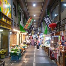 いつものと変わらぬ市場の景観