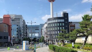 京都駅前のシンボル！