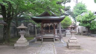 京都御苑のそばにあります