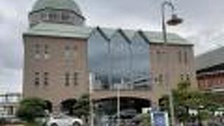 松山からのフェリーが到着し、軍艦めぐりが出発します