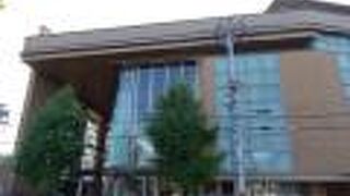 「ひと・まち交流館京都」の地下1階にあります