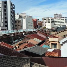 見渡せばバラック建築