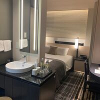 部屋はほぼベッドぐらいの広さ