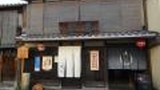 京都で最も古い花街「上七軒」にある和菓子店