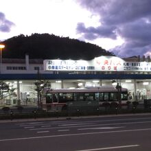 夜のターミナル
