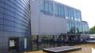 平安京建都1200年記念事業として建設されました