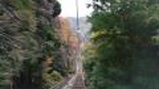 座る椅子の方向に注意です