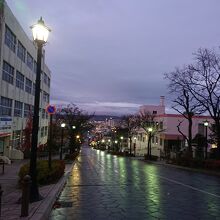 夕暮れの八幡坂