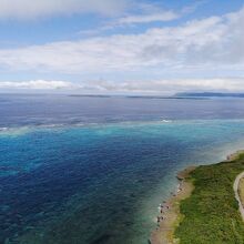 青い海に囲まれたハートの島