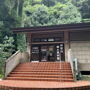 伊豆山神社の所蔵品が展示されている