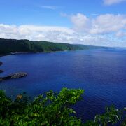 紺碧の海の色も鮮やかでスカッとした眺め