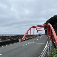 伊豆山港に架かる橋