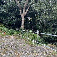 国道沿いにある碑