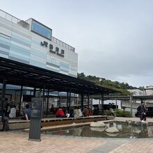 熱海駅前の足湯