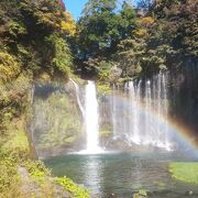 絹糸のような優雅な滝