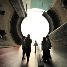円筒形の展示室「太陽」