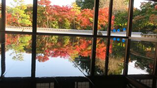 「床もみじ」で有名な古刹