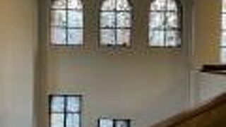 ツタの絡まる雰囲気のある旧校舎