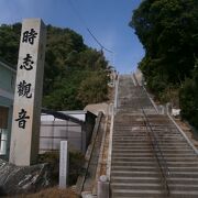 三河湾の景色が望める寺院